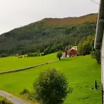 Heggjabygda Gjestegard - Historisk Tommerhus I Landlige Omgivelser * Нурфьордэйд