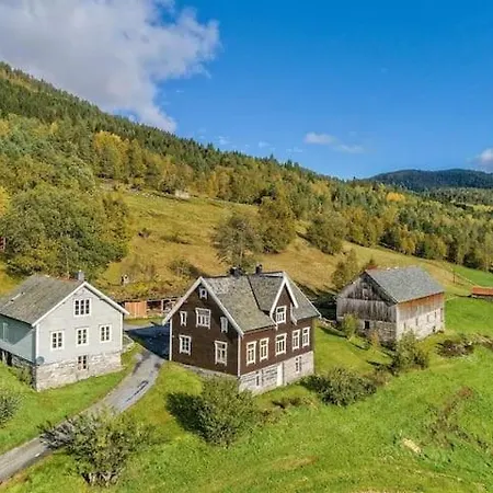 Heggjabygda Gjestegard - Historisk Tommerhus I Landlige Omgivelser Нурфьордэйд