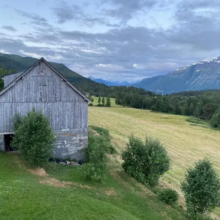 Heggjabygda Gjestegard Utenfor - Historisk Tommerhus I Landlige Omgivelser