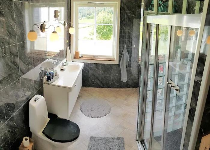 Heggjabygda Gjestegard - Historisk Tommerhus I Landlige Omgivelser Nordfjordeid