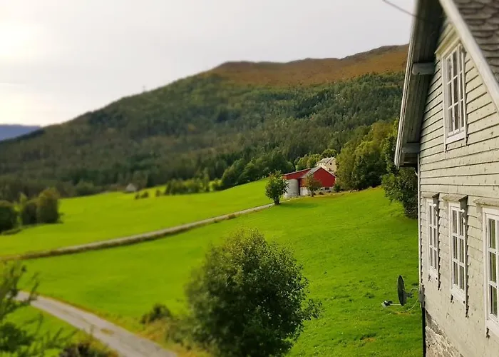 Heggjabygda Gjestegard - Historisk Tommerhus I Landlige Omgivelser * Nordfjordeid