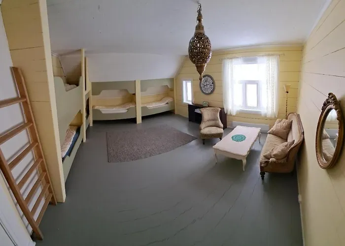 Heggjabygda Gjestegard - Historisk Tommerhus I Landlige Omgivelser Nordfjordeid