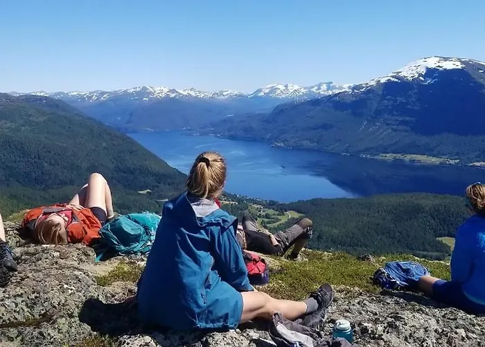 Heggjabygda Gjestegard - Historisk Tommerhus I Landlige Omgivelser Lantgård Nordfjordeid