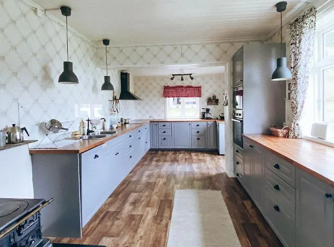 Heggjabygda Gjestegard - Historisk Tommerhus I Landlige Omgivelser Nordfjordeid